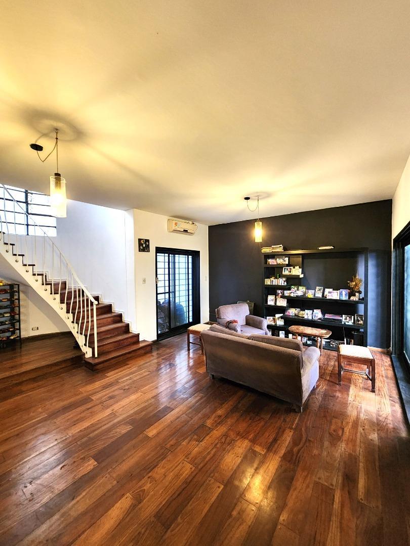 CASA DE PASILLO EN ALQUILER ZONA CENTRO FRENTE AL RIO