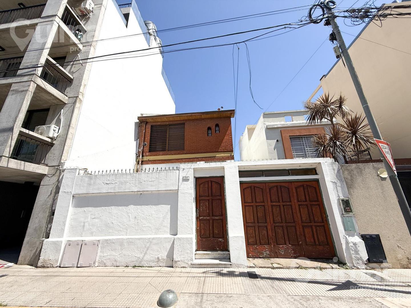 Casa en Villa Urquiza oportunidad ! Excelente ubicación  con potencial el lote para construir