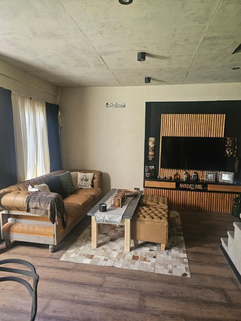 Casa en Alquiler con 1 cochera