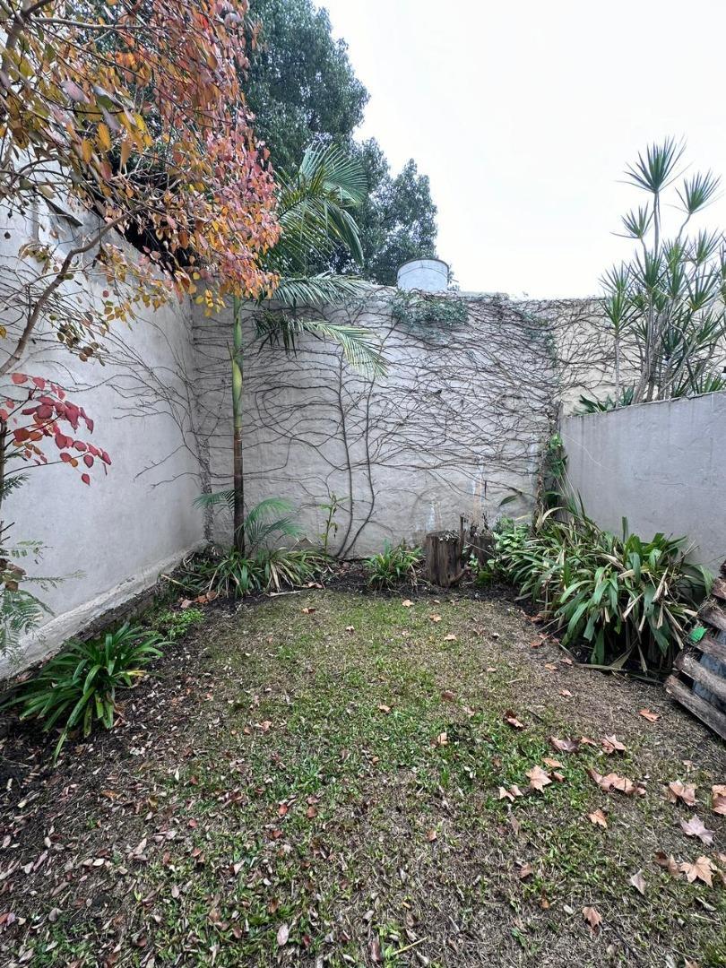 VENTA DUPLEX CON COCHERA Y PATIO MORON NORTE