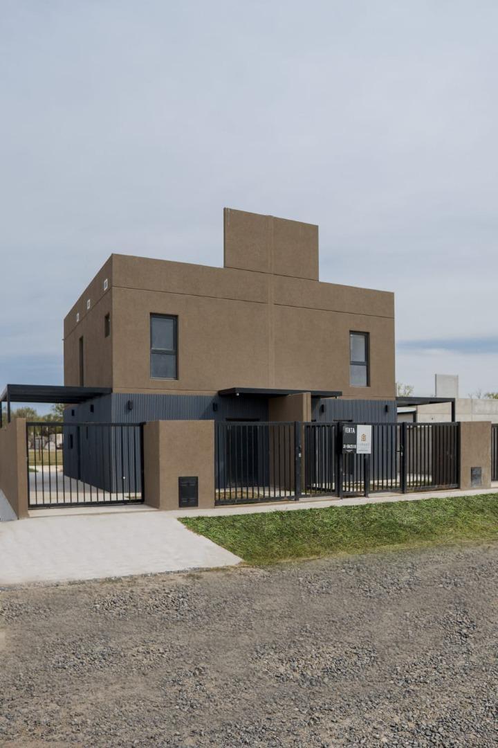 CASA 2 DOS DORMITORIOS A ESTRENAR FUNES