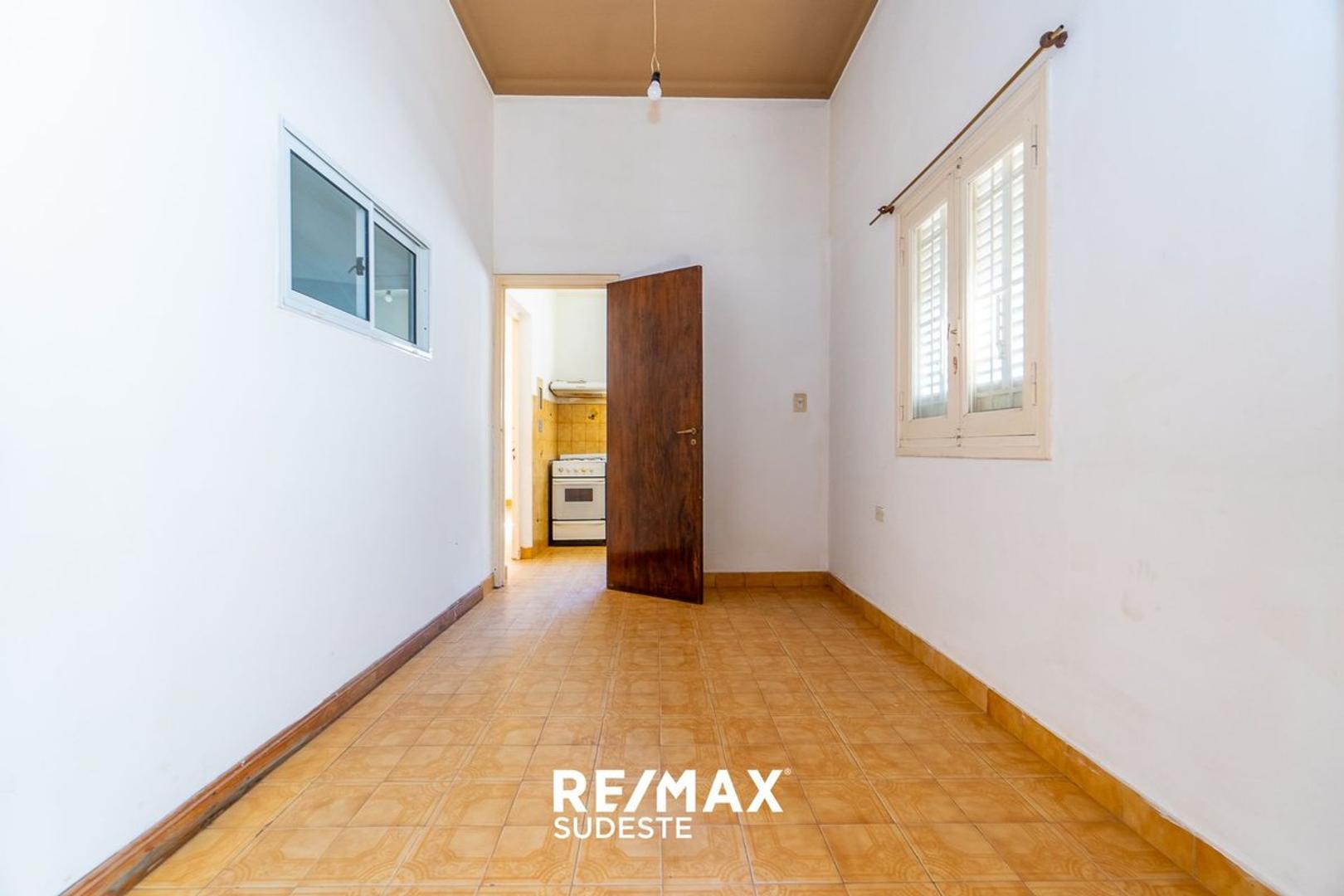 Casa 8 ambientes con 3 baños