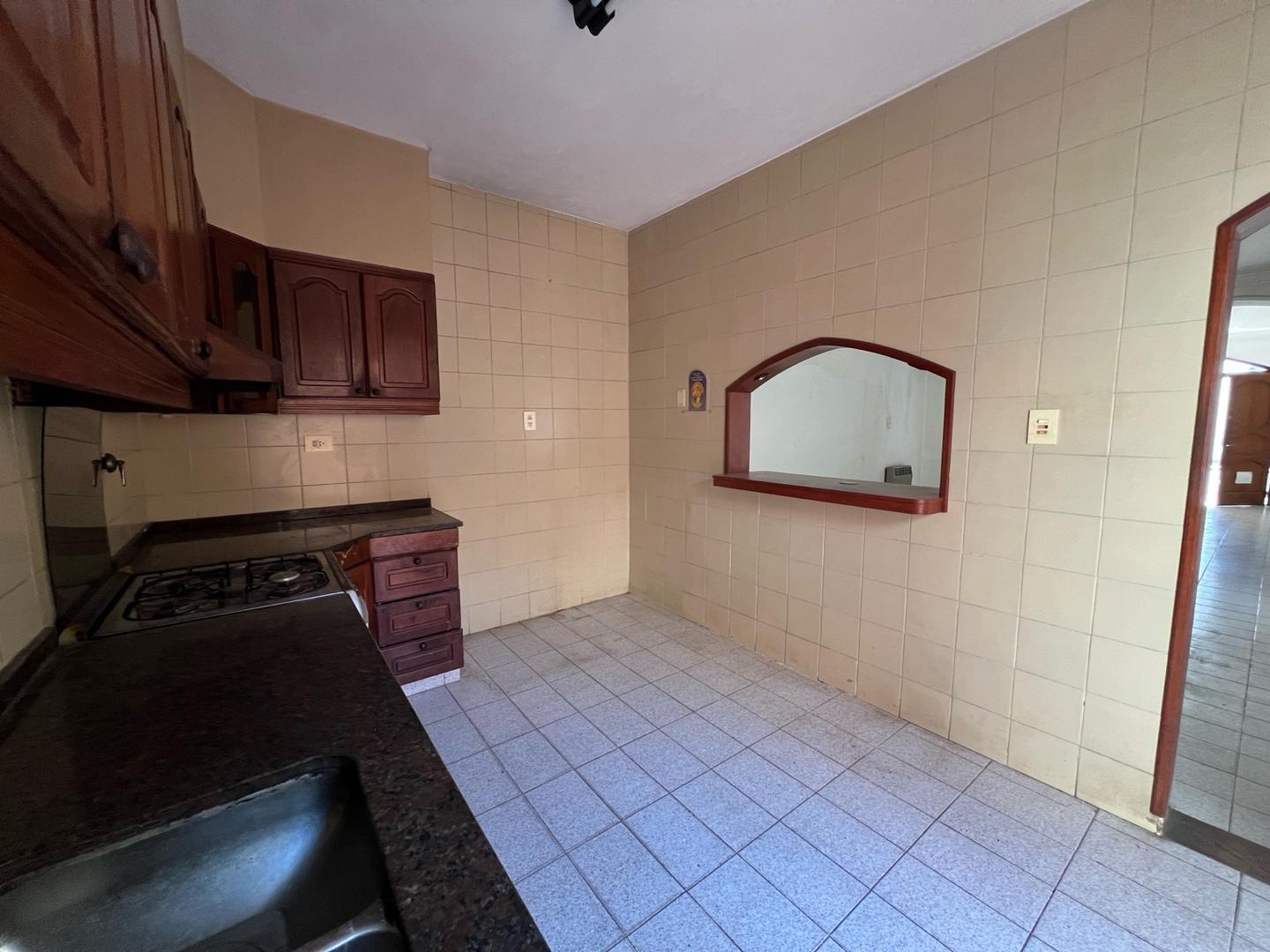 Casa 5 ambientes con 3 baños