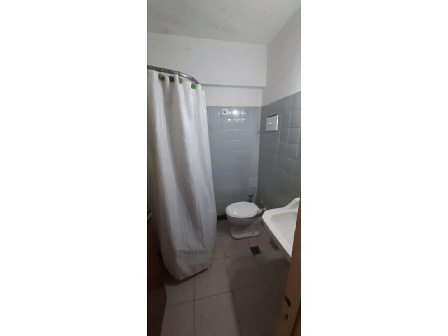 calle 23 623 , Piso 4