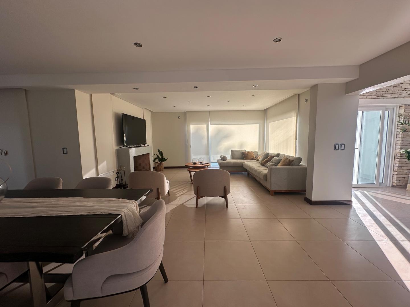 Casa 4 ambientes con 3 baños