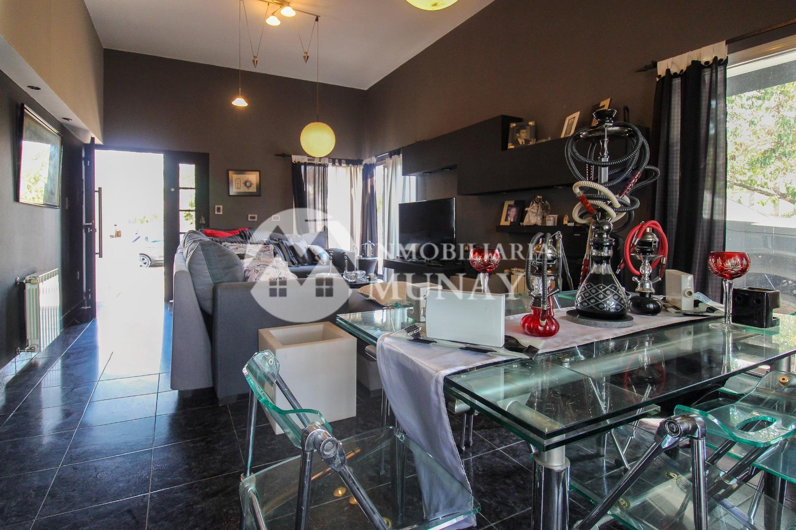 Casa en Venta con 3 cocheras