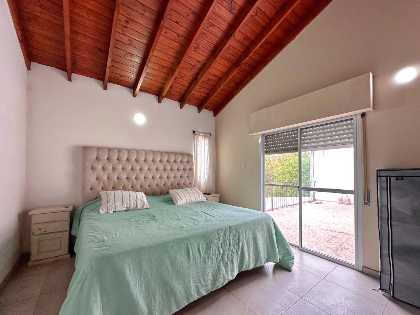 Casa en Venta con 4 cocheras