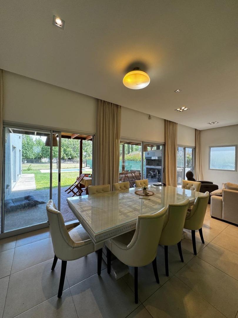 Casa 4 ambientes con 3 baños