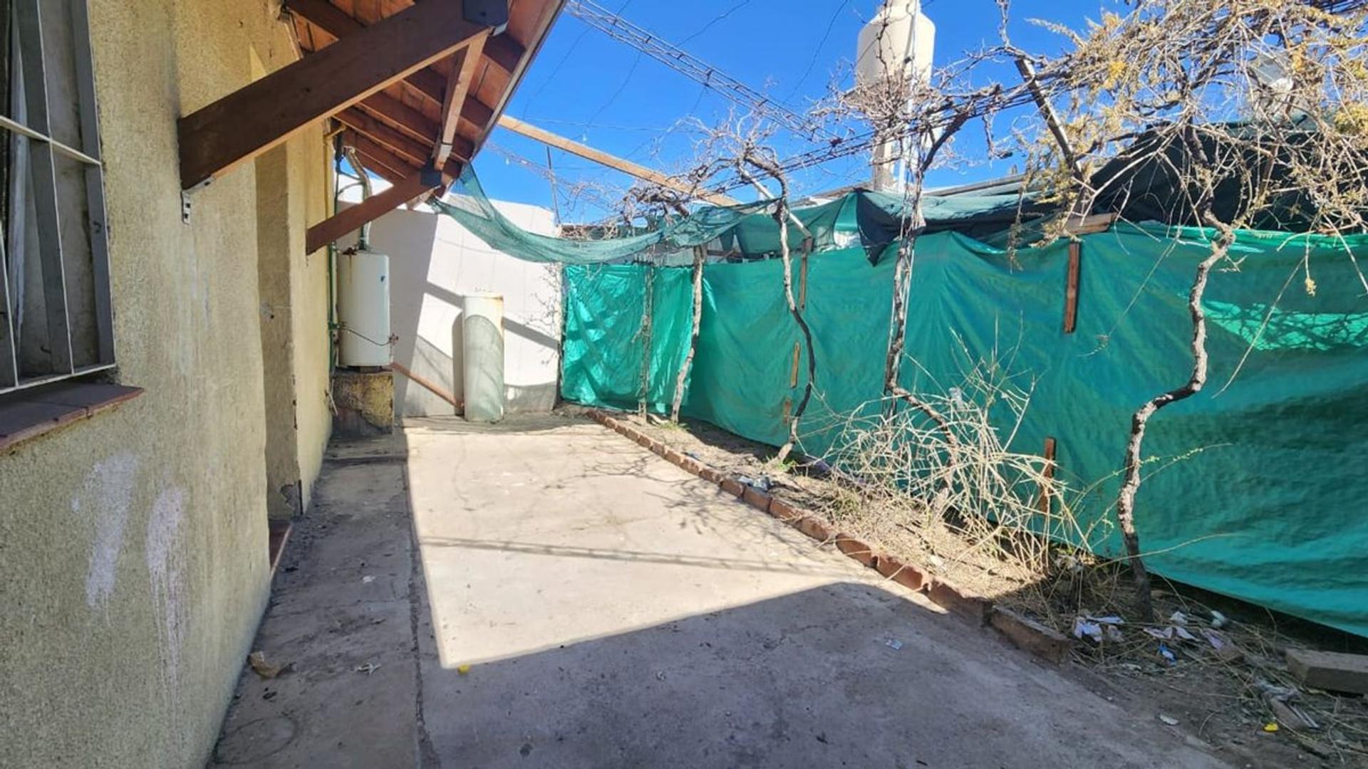 VENTA Casa con Dpto en Godoy Cruz