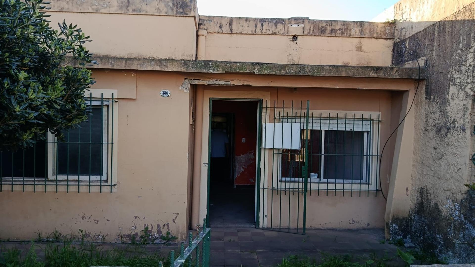 Casa 3 ambientes con 1 baño