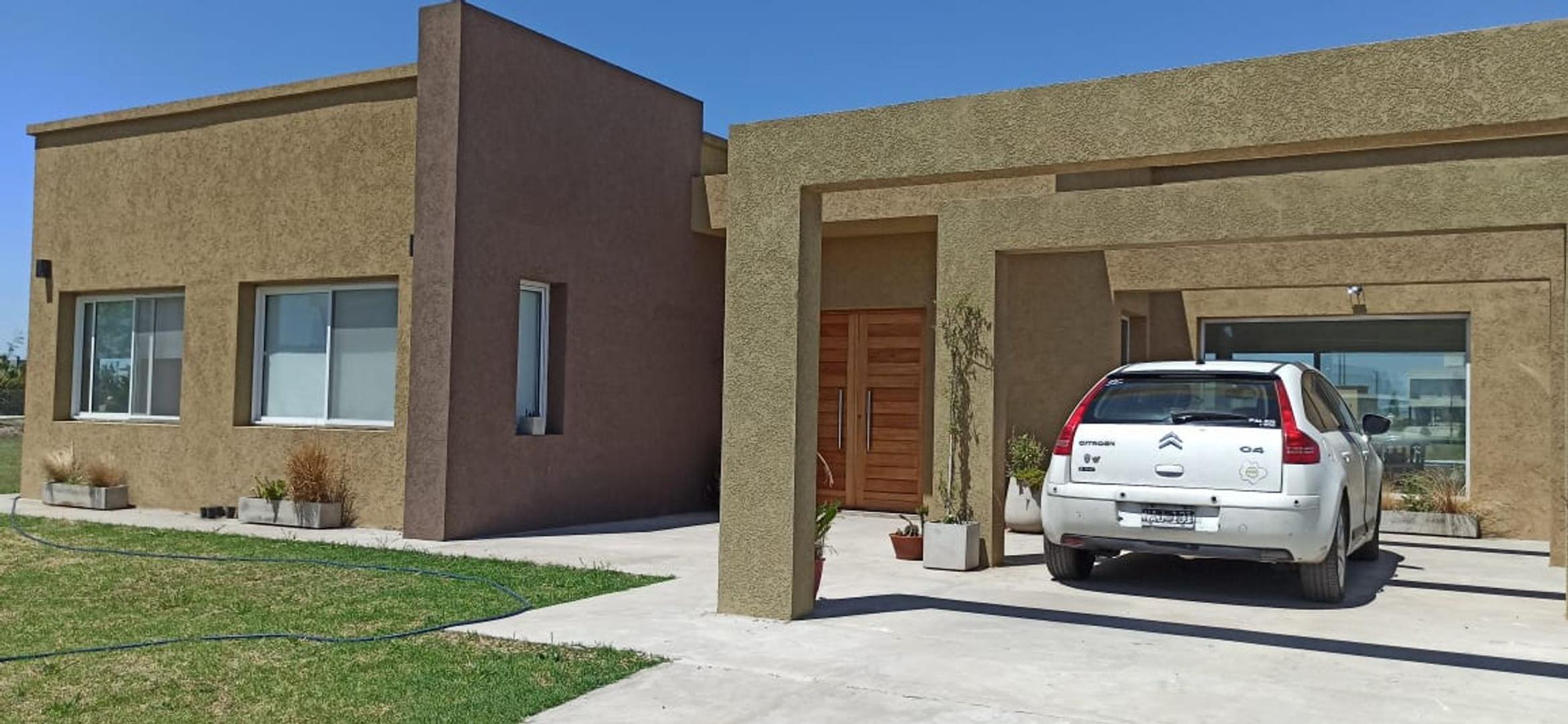 Casa Alquiler 4 ambientes Barrio San Lucas Canning