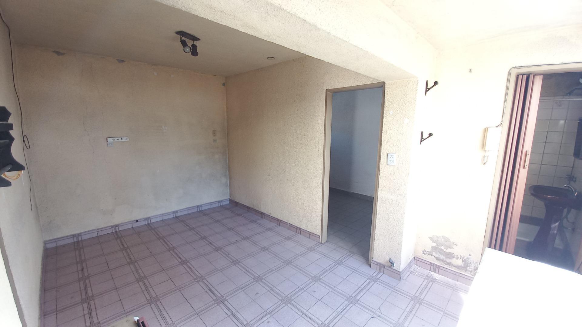 Departamento tipo casa 3 ambientes en venta en Avellaneda