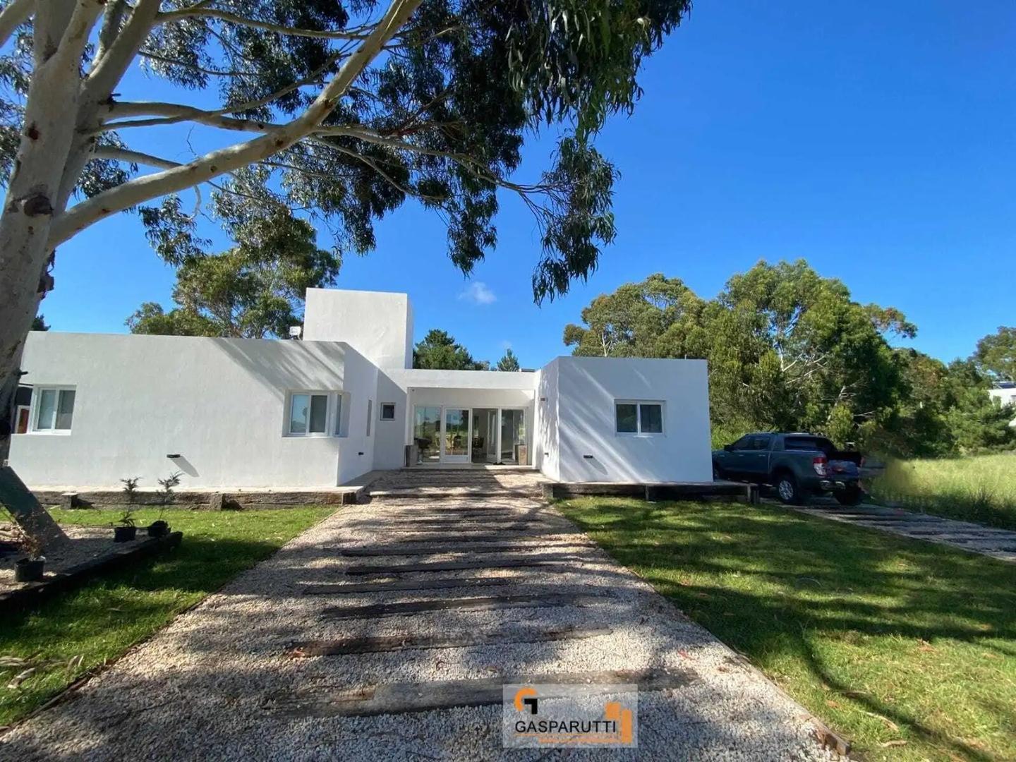 Costa Esmeralda, Ecuestre