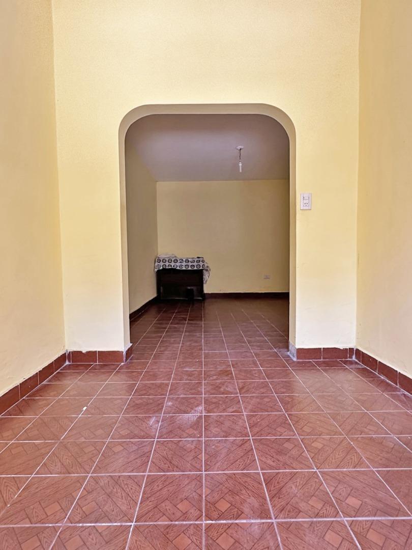 CASA DE PASILLO EN ARROYITO OPORTUNIDAD!