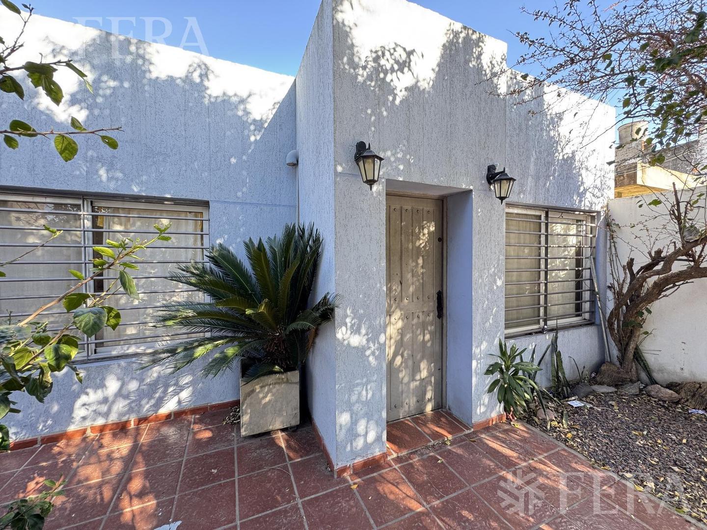 Venta casa 5 ambientes con cochera y quincho en Quilmes