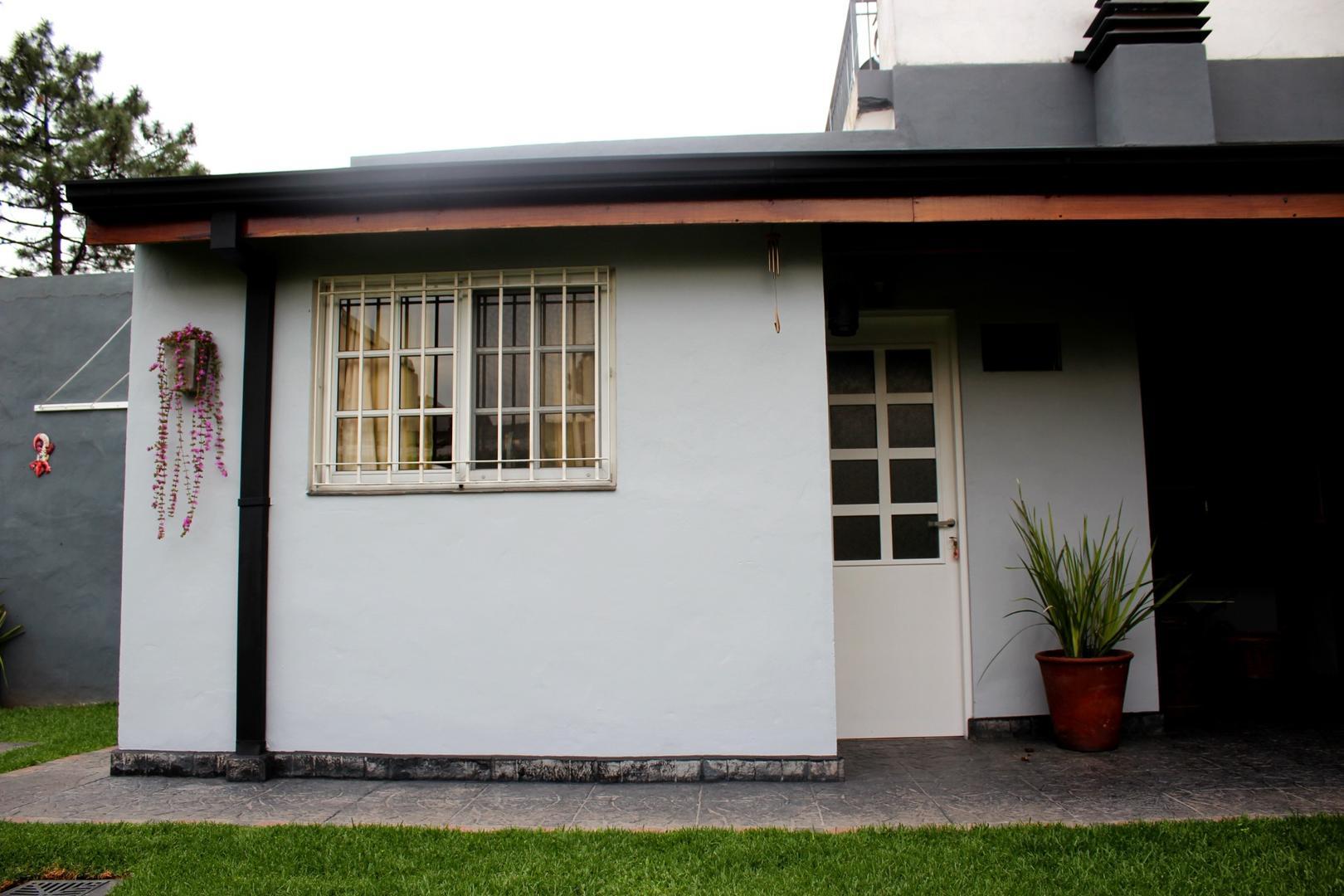 Casa en Venta con 3 cocheras