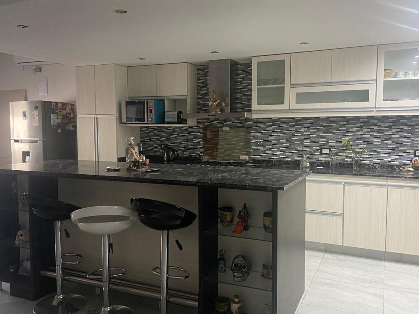 Casa 4 ambientes con 4 baños