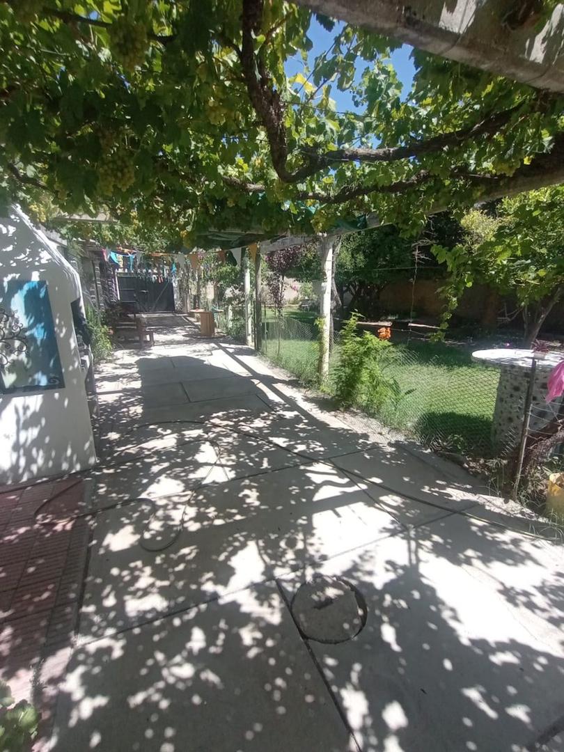 propiedad en venta: Casa + departamento San Luis