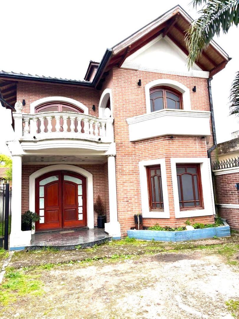 Casa de categoría en venta - José mármol