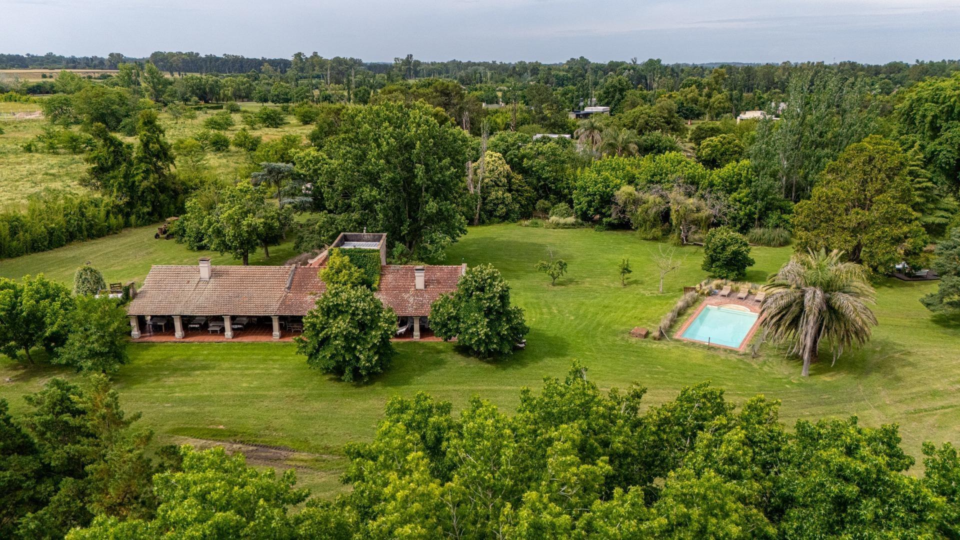 CASA DE CAMPO EN CHACRAS DEL MOLINO.