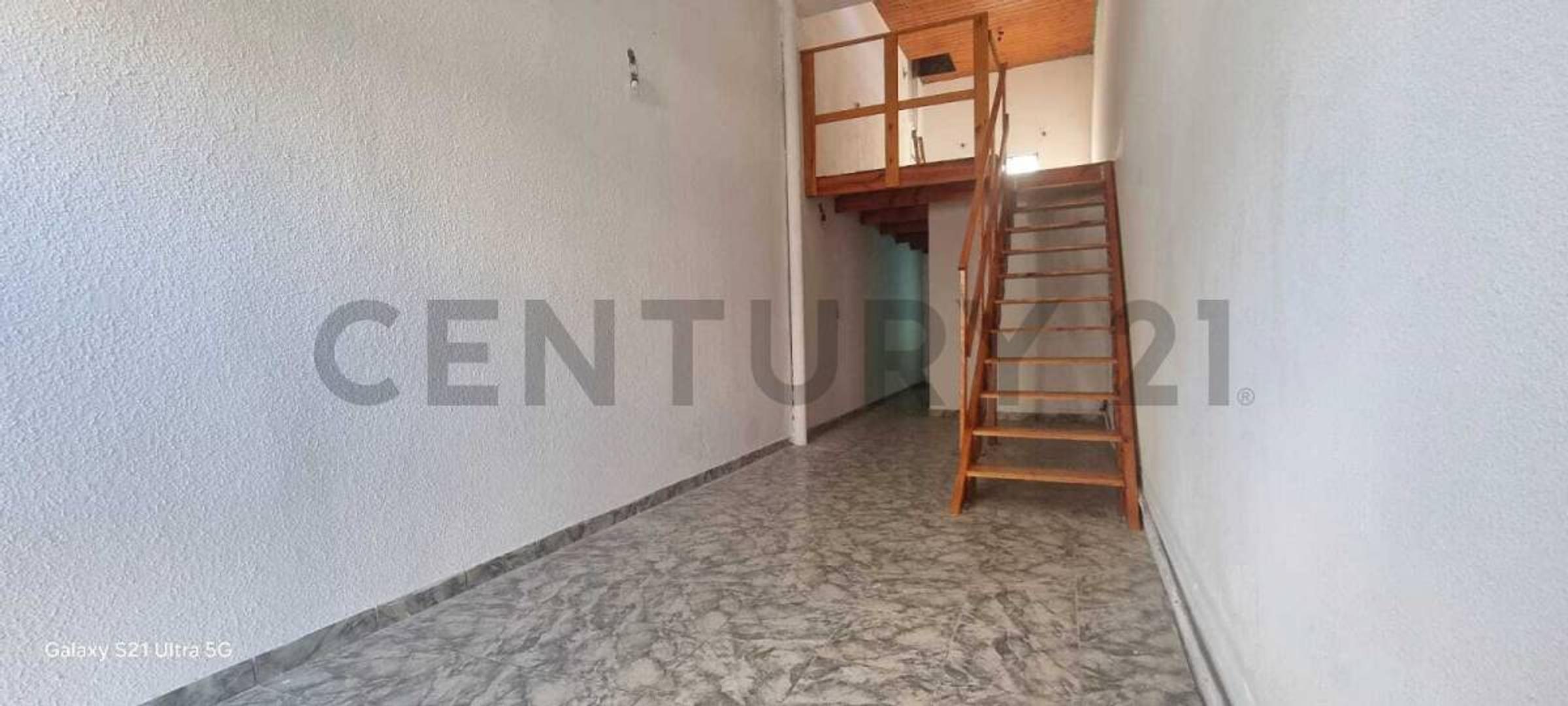 Casa 2 ambientes con 1 baño