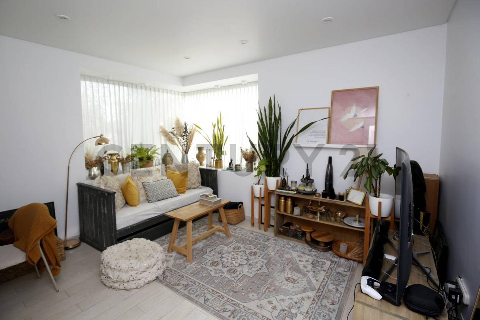Casa en Venta con 4 cocheras