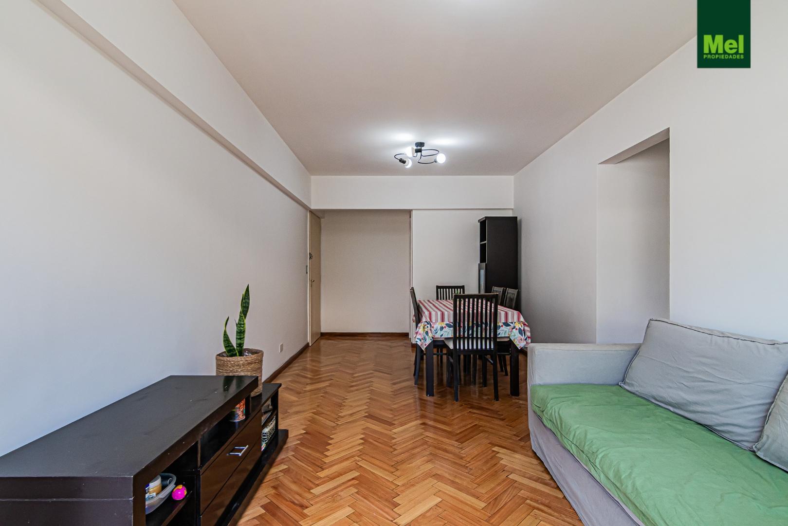 LUMINOSO 3 AMBIENTES CON COCHERA CUBIERTA