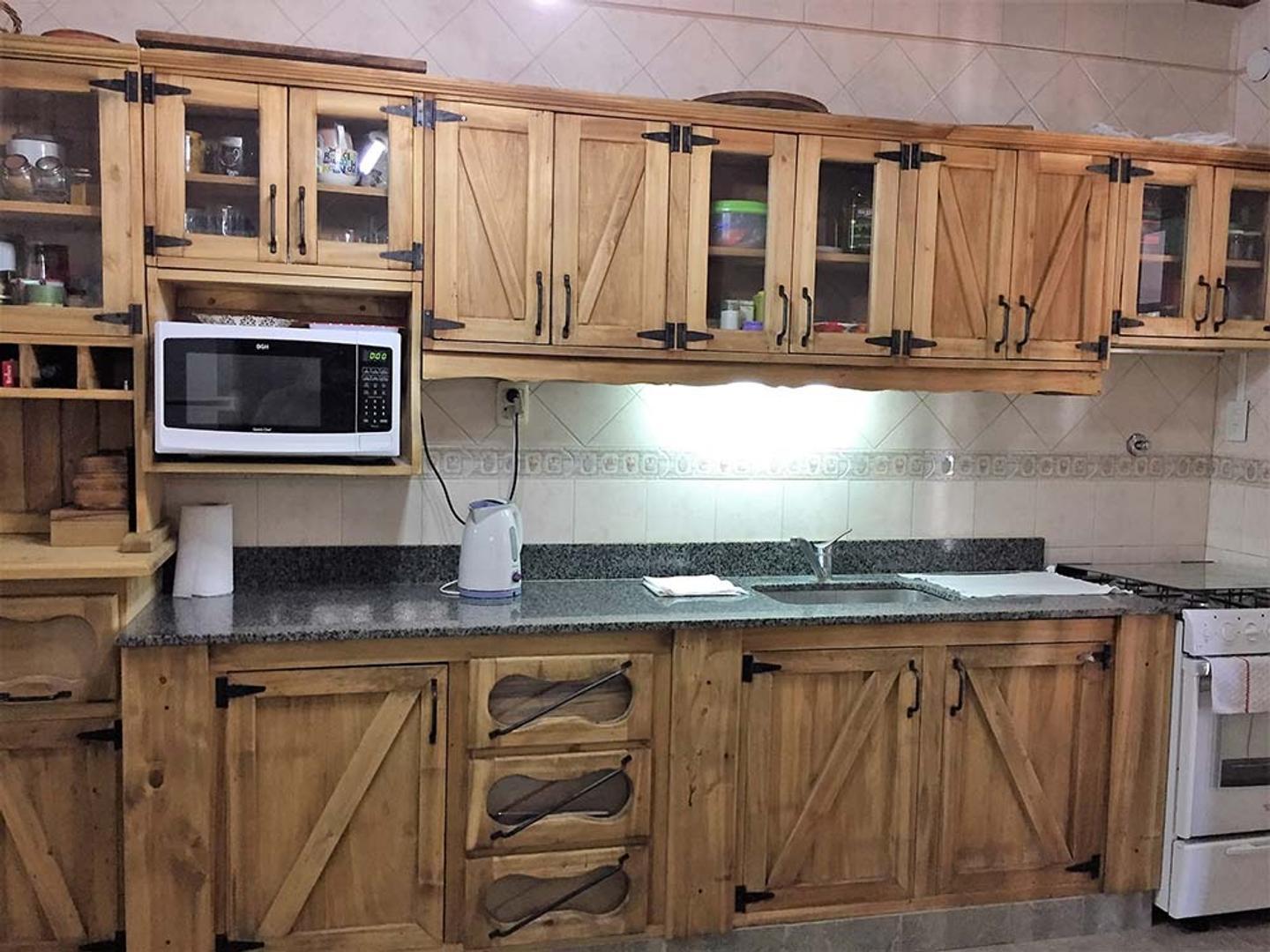 EXCELENTE CASA TIPO CHALET EN MUY BUENA UBICACIÓN  