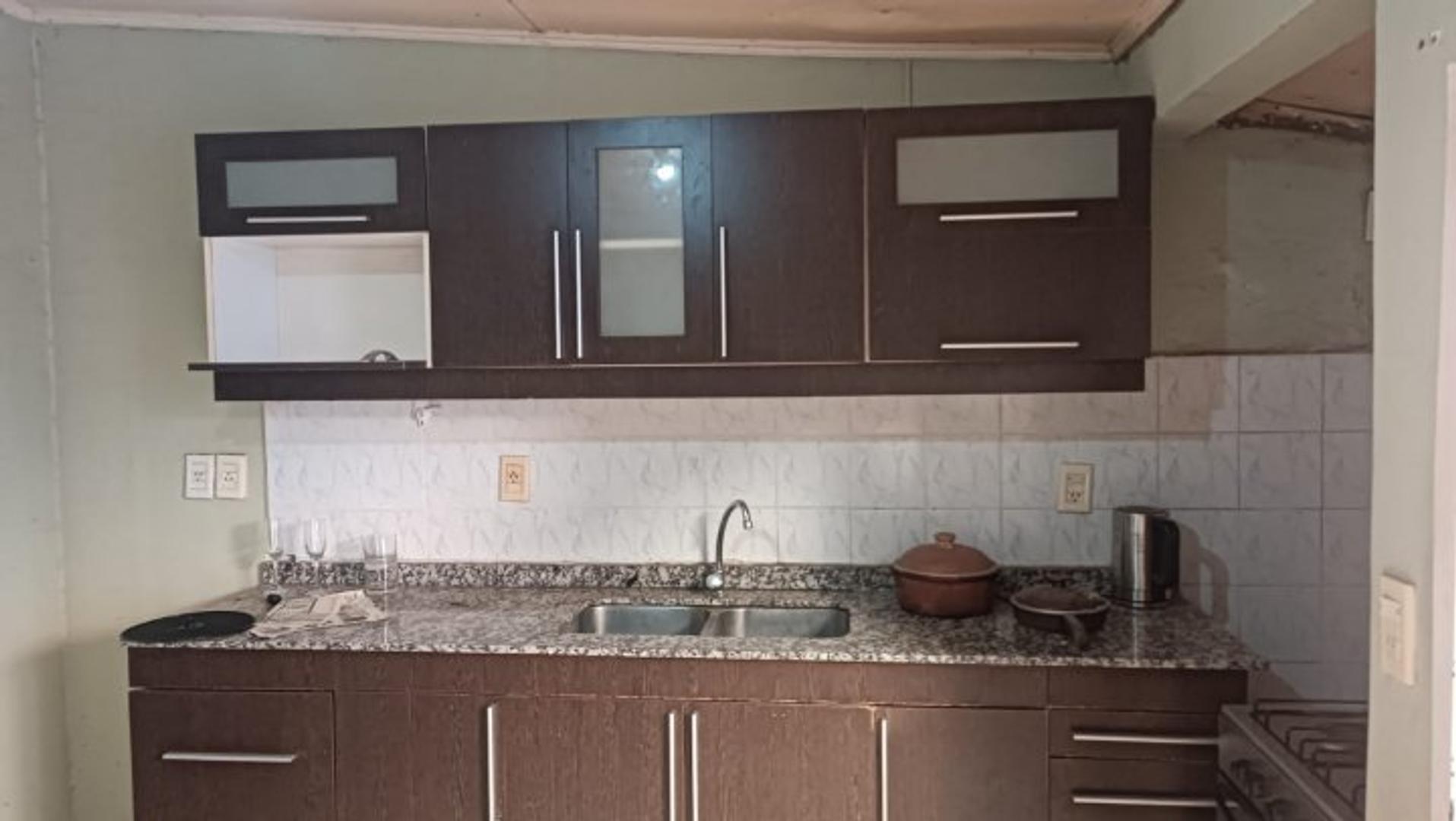 Casa 7 ambientes con 1 baño