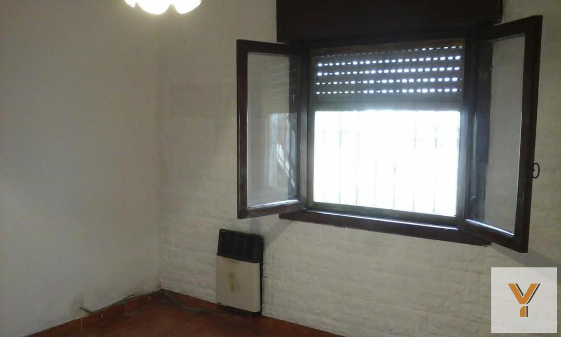PH a refaccionar en venta - 2 Dormitorios 1 Baño - Berisso