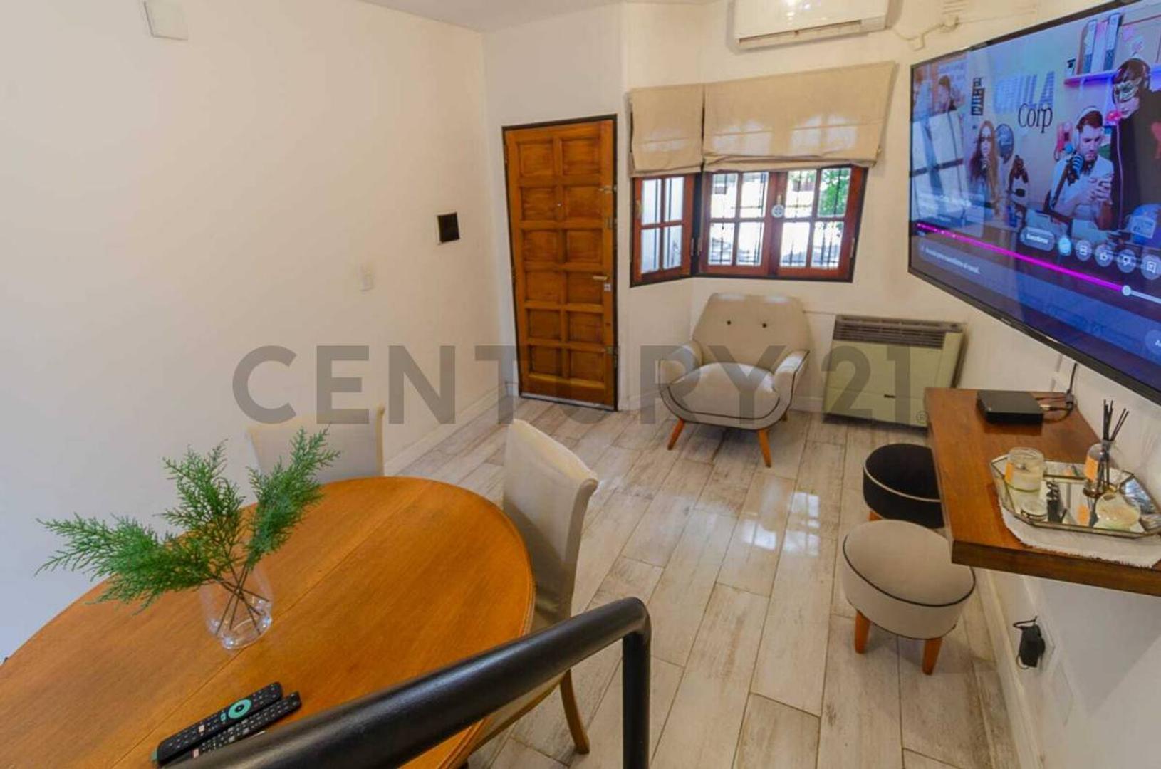 VENTA O PERMUTA - CASA TRIPLEX 4 AMBIENTES C/ COCHERA - CASEROS