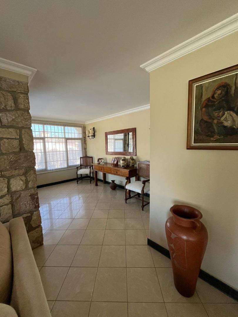 Casa 6 ambientes con 4 baños