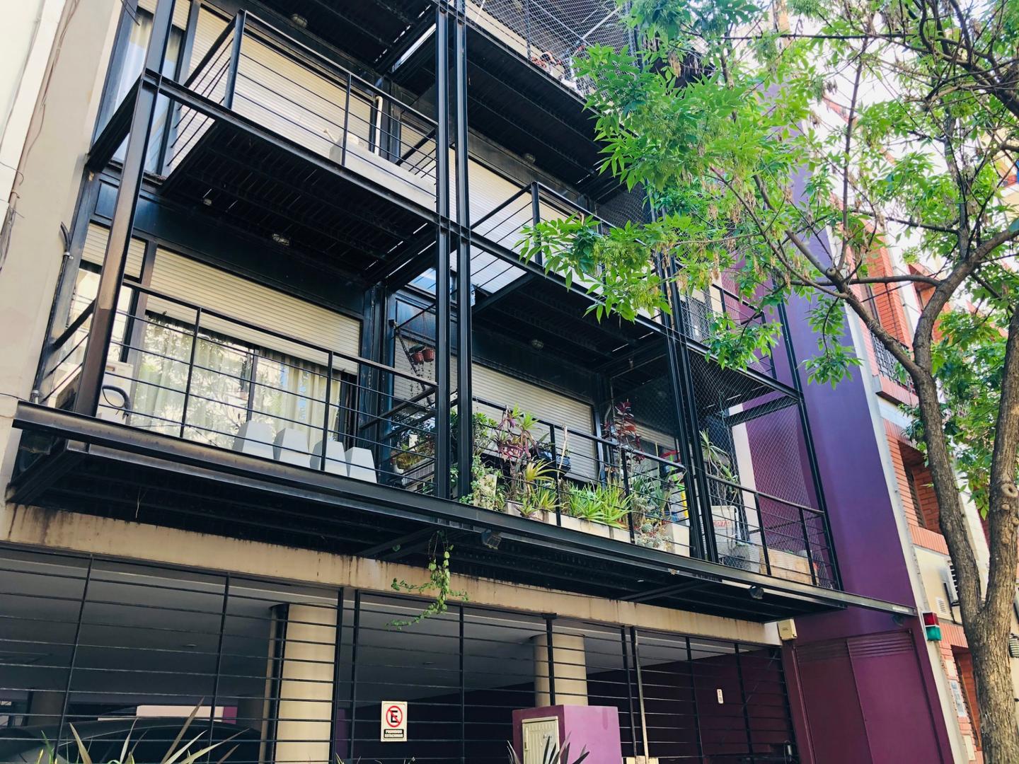 EXCELENTE 3 AMB EN TRIPLEX CON TERRAZA PROPIA Y PILETA