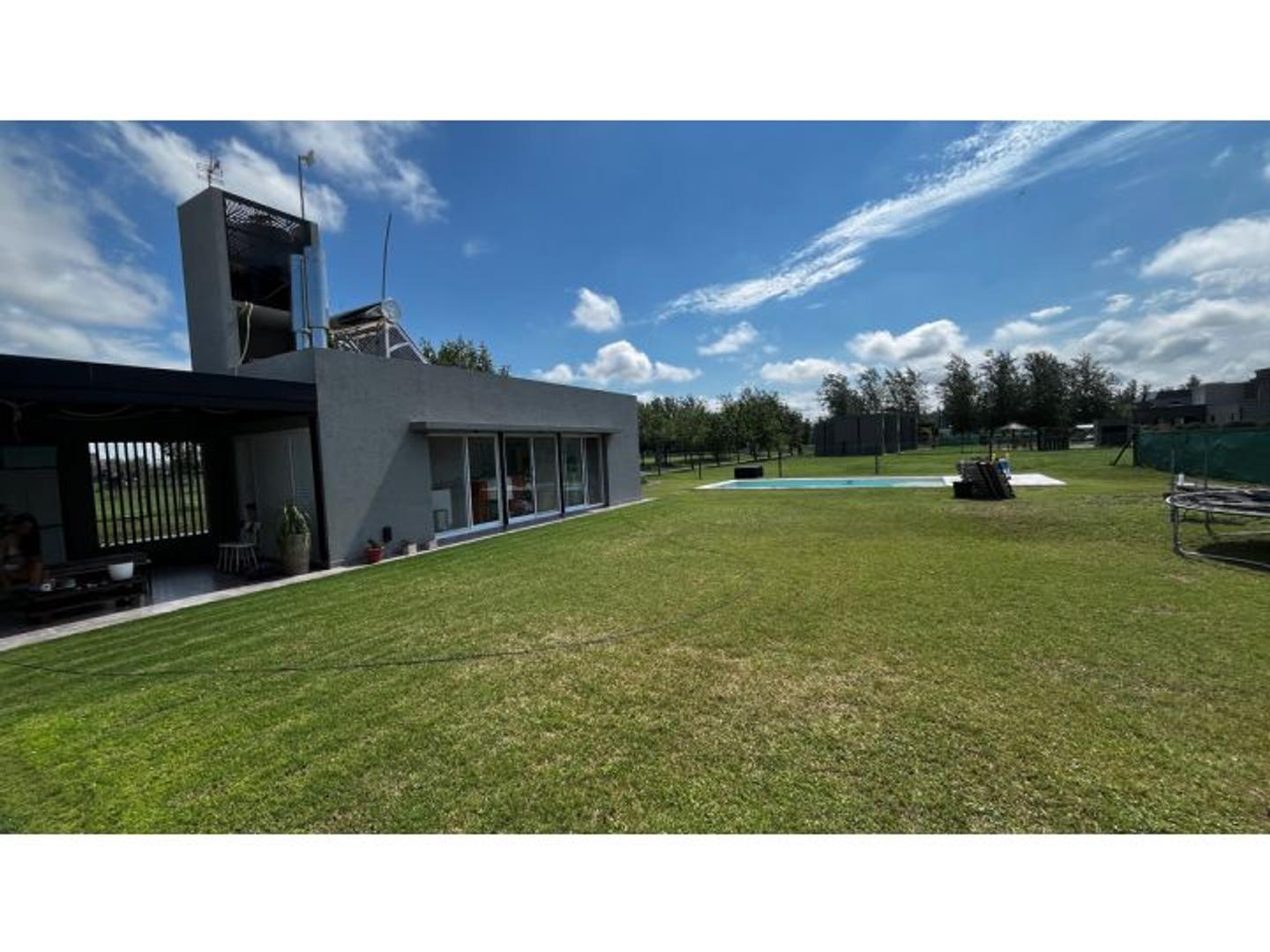 Casa en Venta con 4 cocheras