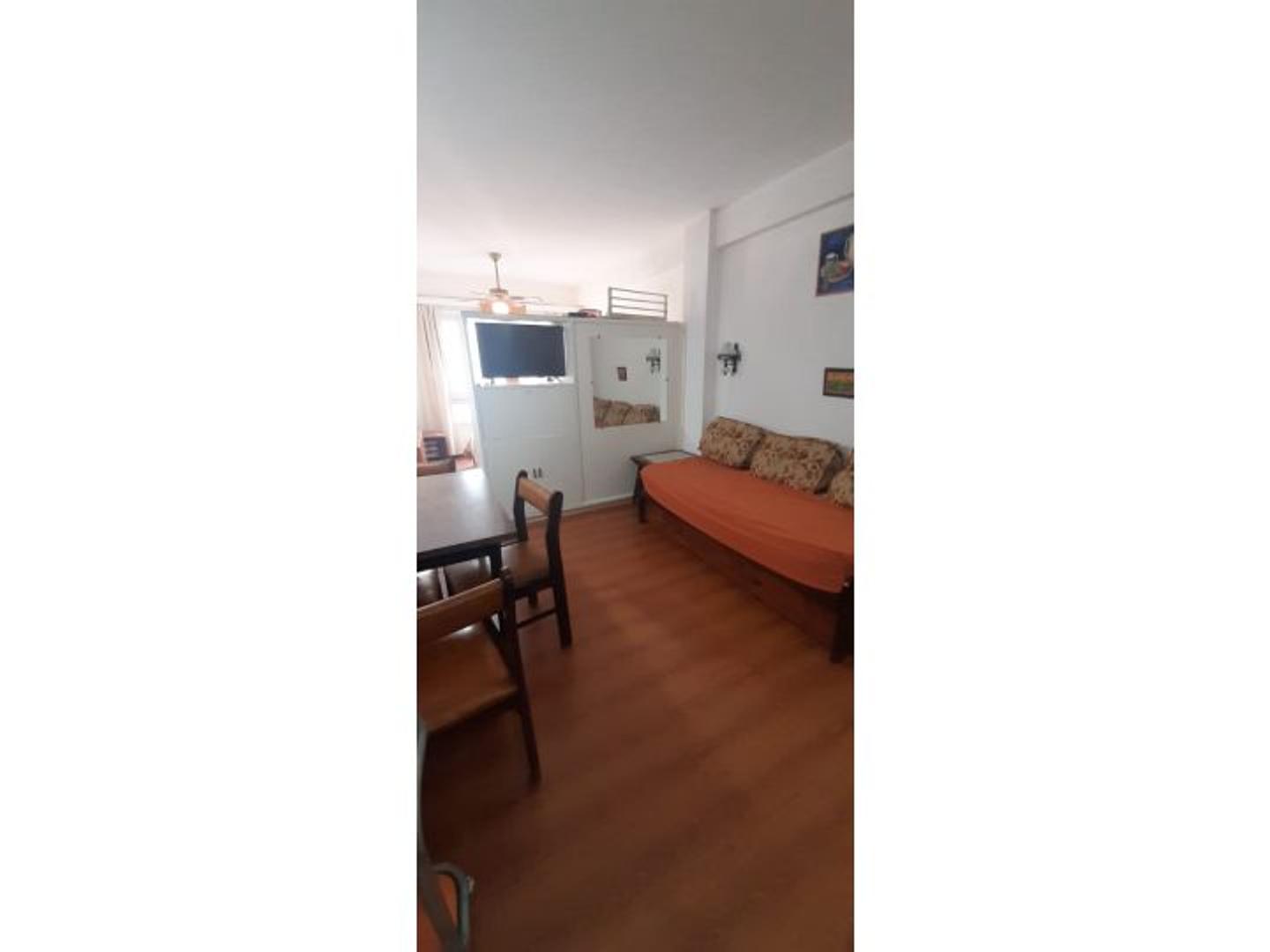 calle 23 623 , Piso 6
