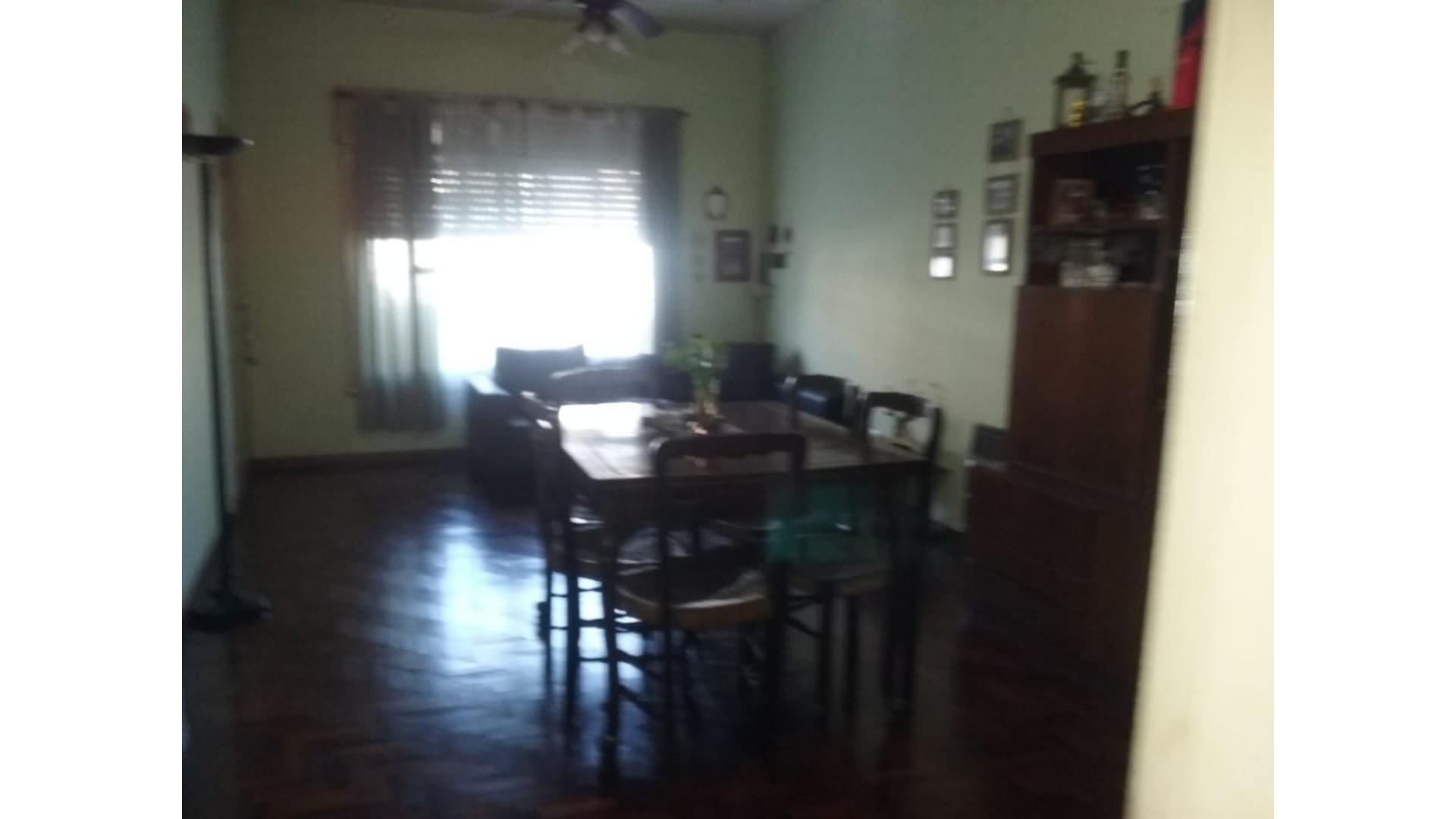 Depto Tipo Casa en Venta de 6 ambientes