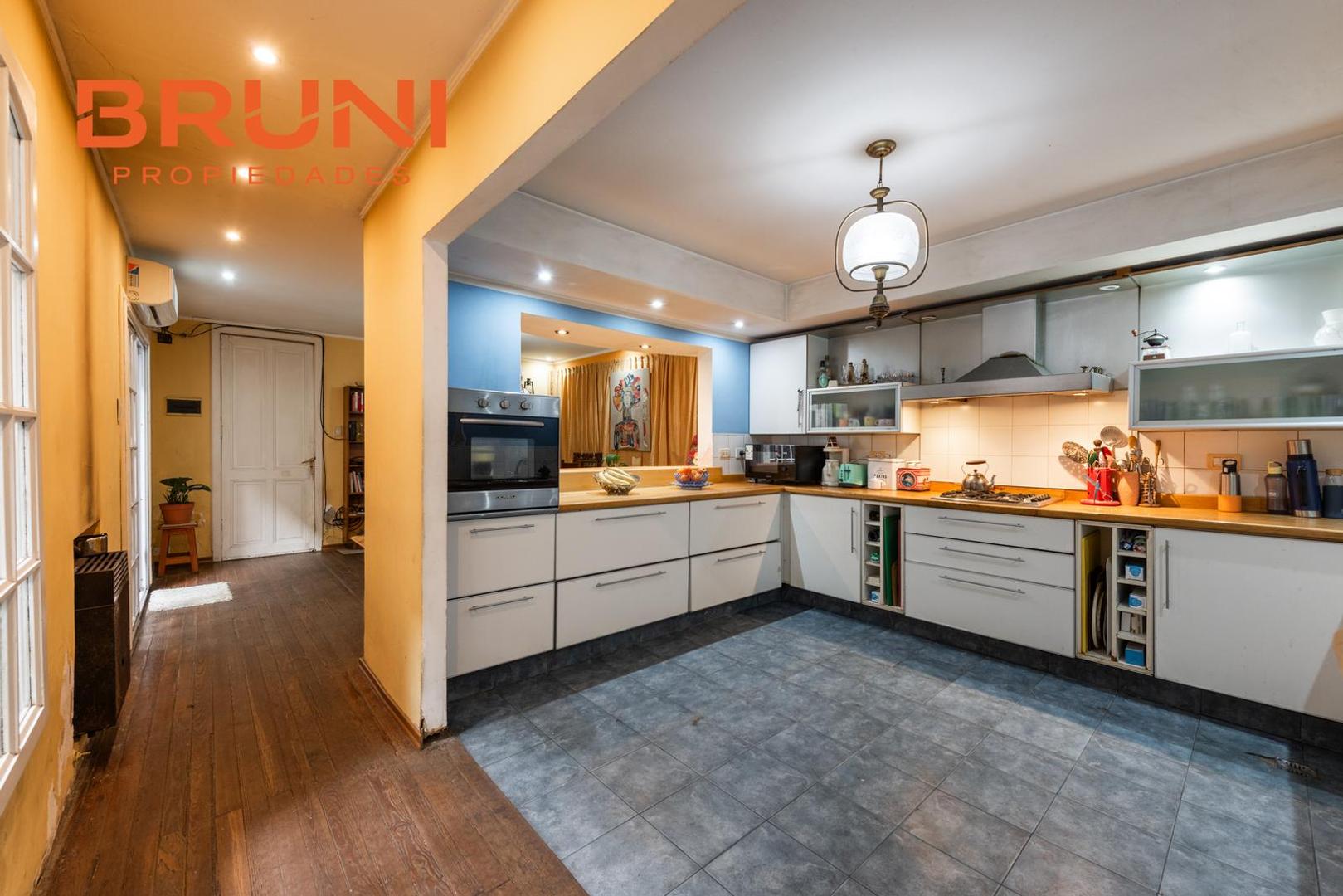 Pedriel al 500 | Barracas | Casa sobre Lote Propio con Patio y Cochera | Venta