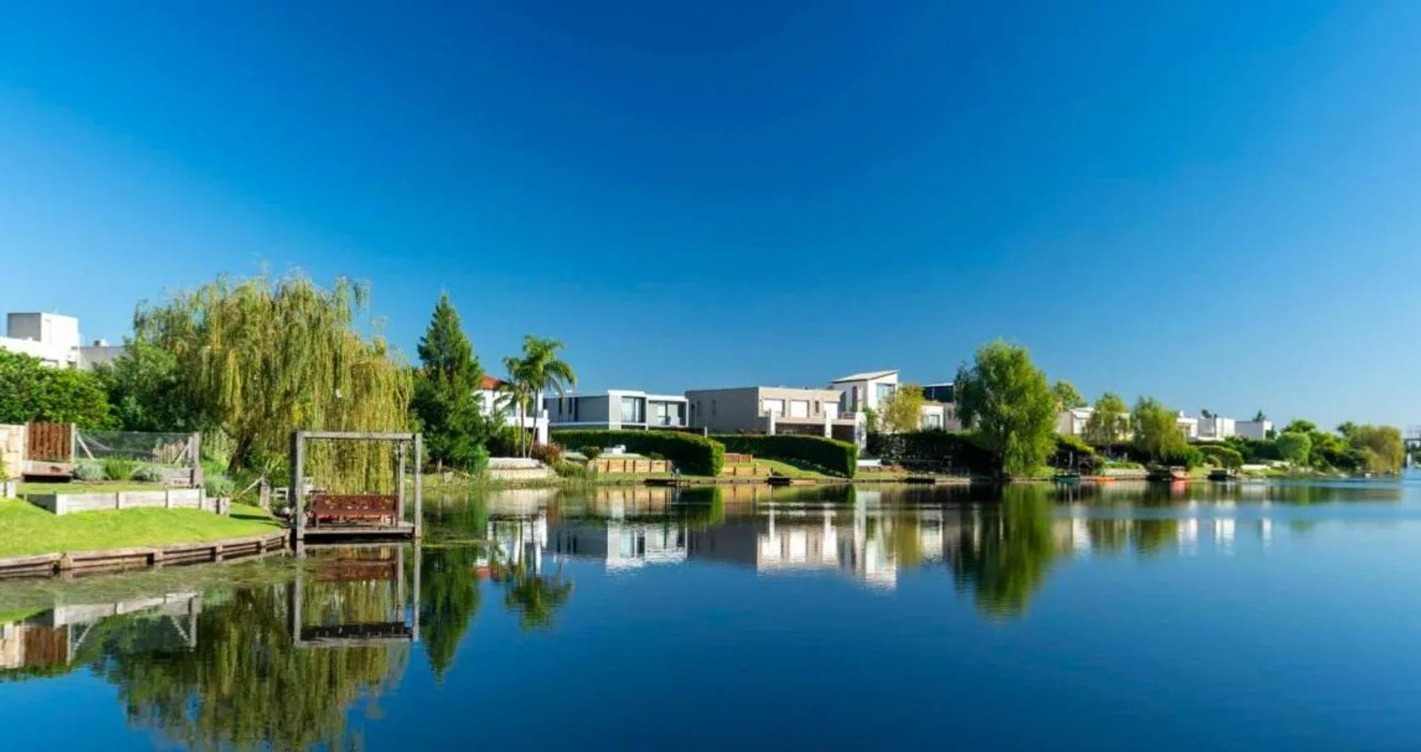 Lote al agua en las Casuarinas Nordelta