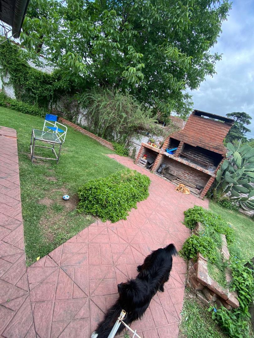 Casa en Venta con 3 cocheras