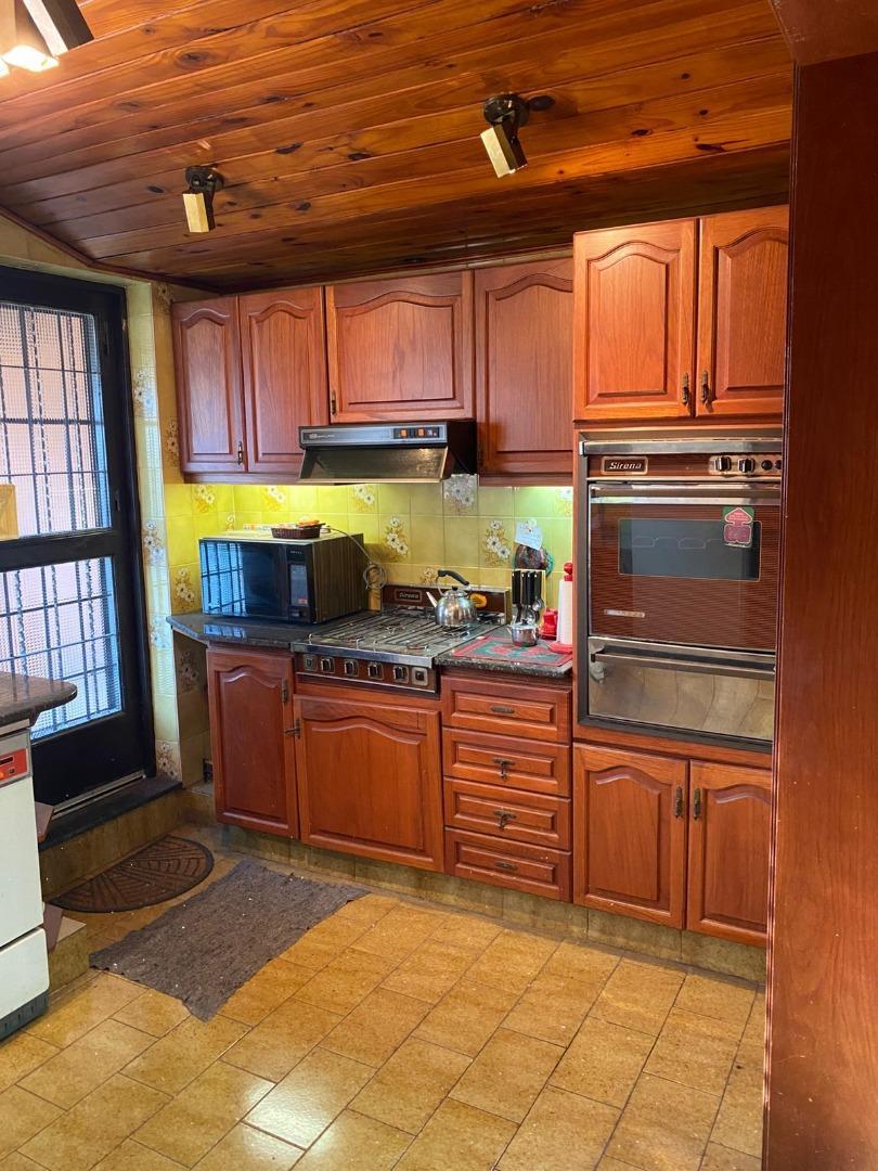 Casa en Venta con 3 cocheras